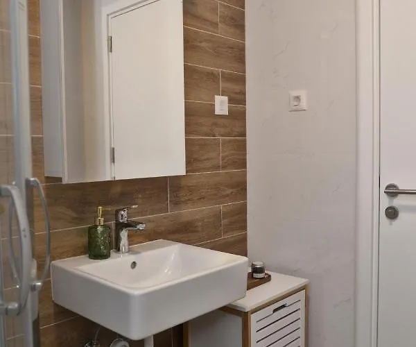 Lavista ヤゴディナ